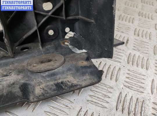 купить Рамка передняя (панель кузовная, телевизор) на Volkswagen Golf-5