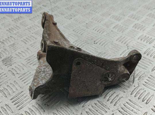 купить Кронштейн двигателя опорный на Volkswagen Passat B4