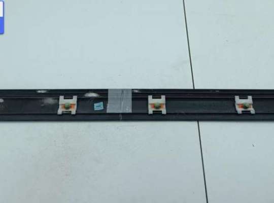 купить Молдинг двери задней правой на Volkswagen Passat B4