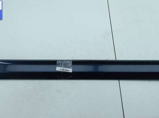 купить Молдинг двери задней правой на Volkswagen Passat B4