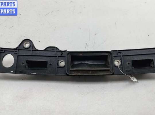 купить Кнопка открывания багажника на Volkswagen Touran