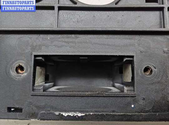 купить Кнопка открывания багажника на Volkswagen Touran