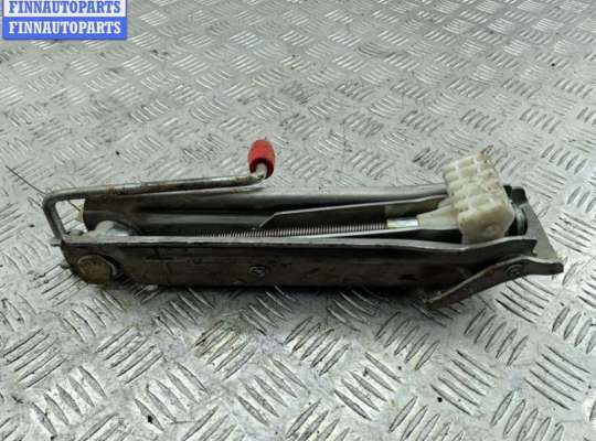 Домкрат MB1568338 на Mercedes C-Class W203 (2000-2006)