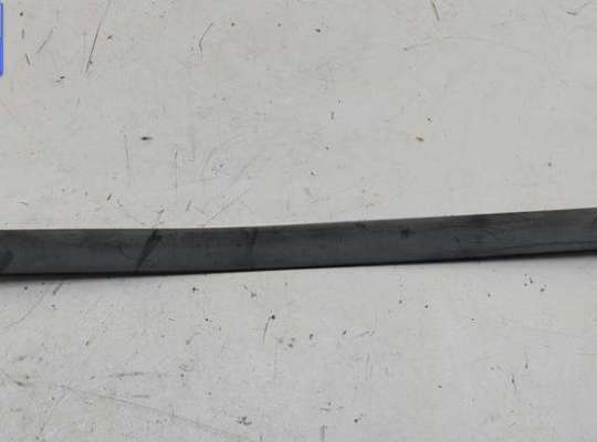 купить Молдинг двери задней левой на Volkswagen Passat B5+ (GP)