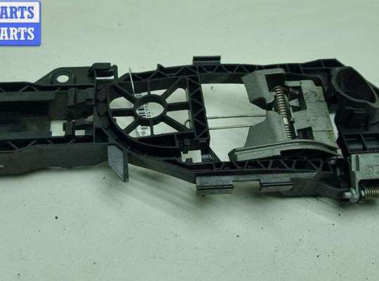 купить Корпус (держатель) ручки двери задней левой на Volkswagen Passat B6