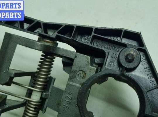 купить Корпус (держатель) ручки двери задней левой на Volkswagen Passat B6