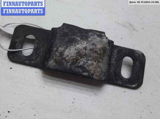 Кронштейн радиатора VG2136086 на Volkswagen Passat B5