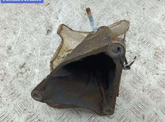 купить Кронштейн КПП опорный на Volkswagen Passat B5+ (GP)