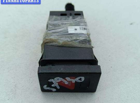 купить Кнопка аварийной сигнализации (аварийки) на Volkswagen Passat B5+ (GP)