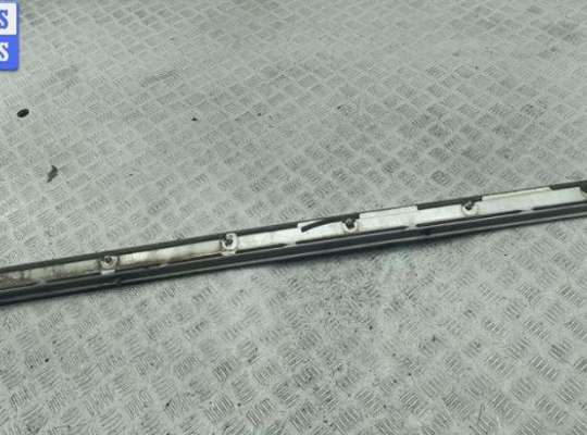 купить Направляющая сдвижной двери (салазка) правая на Volkswagen Crafter