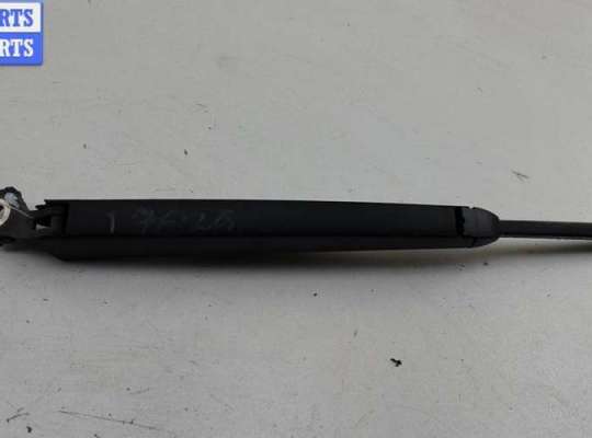 Щеткодержатель (поводок стеклоочистителя) задний VG2739468 на Volkswagen Passat B6