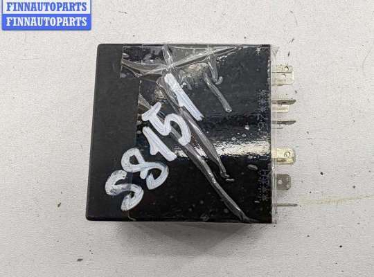 Реле стеклоочистителя (дворников) AU1718953 на Audi A6 C5 (1997-2005)