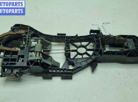 купить Корпус (держатель) ручки двери задней левой на Volkswagen Passat B6