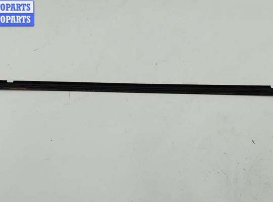 купить Молдинг стекла двери передней правой наружный на Volkswagen Passat B5