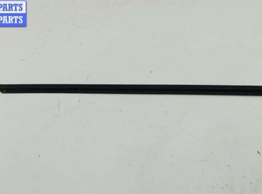 Молдинг стекла двери передней правой наружный VG2677142 на Volkswagen Passat B5