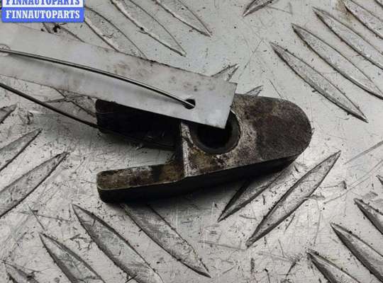 купить Скоба (кронштейн) крепления форсунки на Mercedes C-Class W203 (2000-2006)