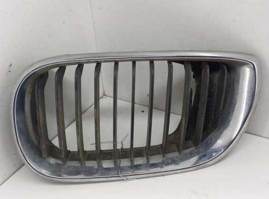 Решетка радиатора BM3264766 на BMW 3 E46 (1998-2006)