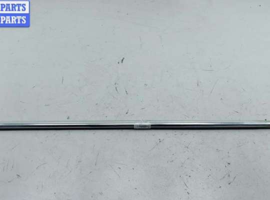 купить Молдинг стекла двери передней левой наружный на Volkswagen Passat B6