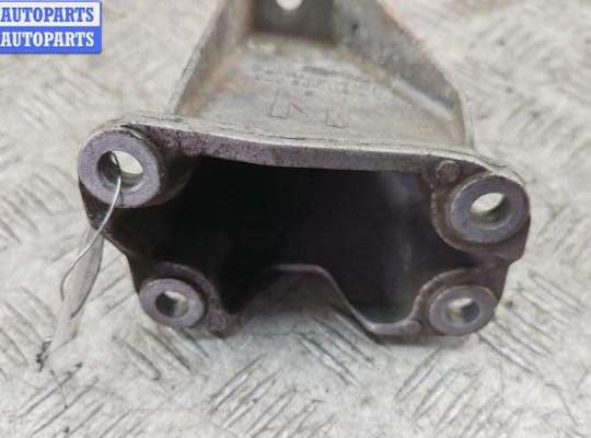купить Кронштейн КПП опорный на Audi A4 B5 (1994-2001)