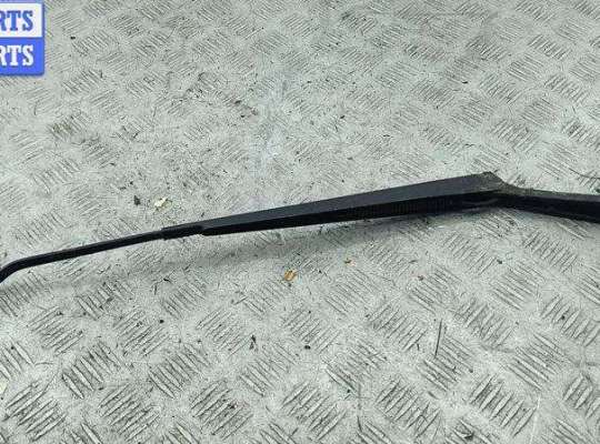 купить Щеткодержатель (поводок стеклоочистителя) передний на Ford Focus I (1998-2005)