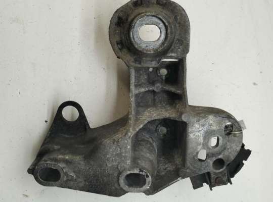 купить Кронштейн крепления на Volkswagen Passat B5