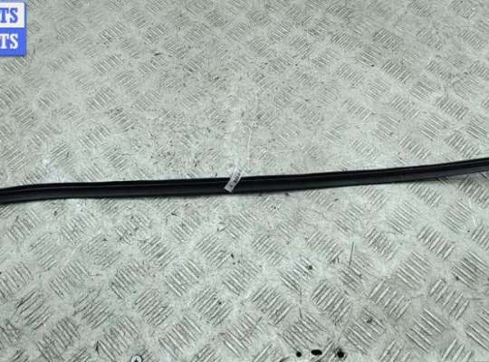 купить Молдинг лобового стекла на Volkswagen Passat B6