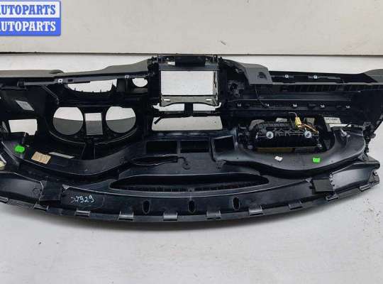 Панель передняя салона (Торпедо) на Volkswagen Passat B6 (3C)