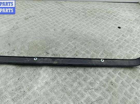 купить Направляющая сдвижной двери (салазка) правая на Opel Vivaro A (2001-2014)