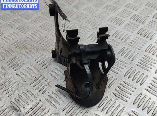 купить Кронштейн КПП опорный на Volkswagen Passat B3