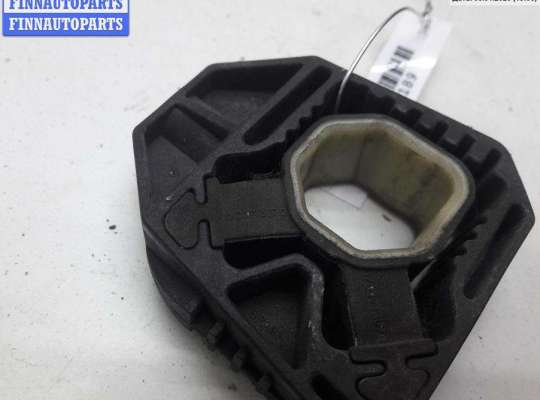 купить Кронштейн радиатора на Volkswagen Golf-5