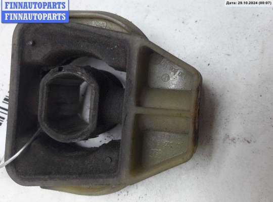купить Кронштейн радиатора на Volkswagen Golf-4