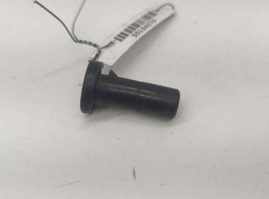 купить Кронштейн радиатора на Audi A6 C6 (2004-2011)