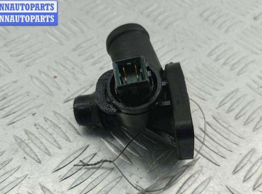 купить Фланец (тройник) системы охлаждения на Volkswagen Passat B5