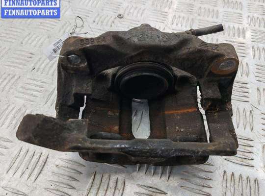 Суппорт передний правый RN1589264 на Renault Scenic I (1996-2003)