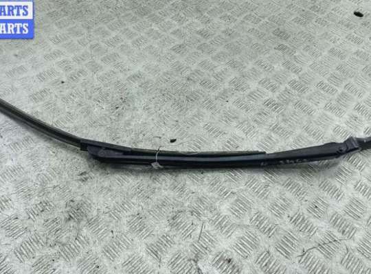 купить Щеткодержатель (поводок стеклоочистителя) передний на Audi A4 B6 (2001-2004)