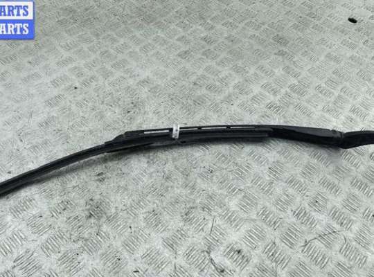 купить Щеткодержатель (поводок стеклоочистителя) передний на Audi A4 B6 (2001-2004)