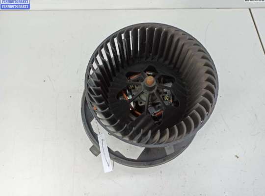 Мотор отопителя на Audi Q3 (8U)