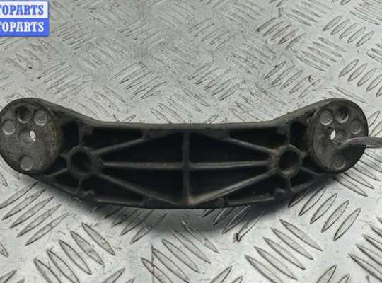 купить Кронштейн КПП опорный на BMW 5 E39 (1995-2003)