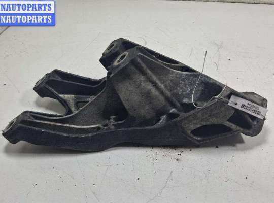 купить Кронштейн двигателя опорный на Audi A4 B8 (2007-2015)