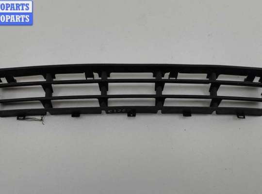 Решётка (заглушка) в бампер VG2676866 на Volkswagen Golf-4