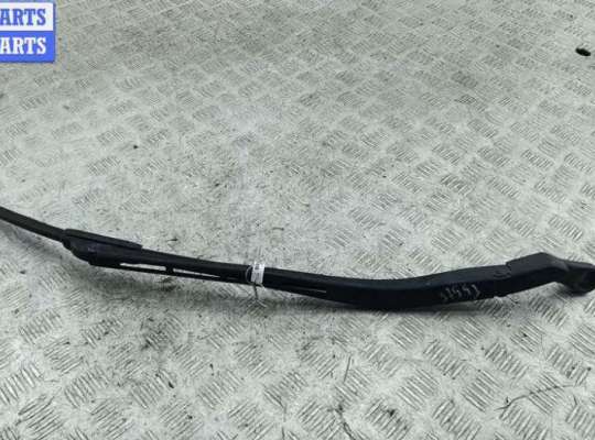 купить Щеткодержатель (поводок стеклоочистителя) передний на Audi A4 B6 (2001-2004)