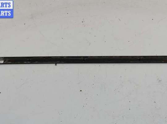 купить Молдинг двери передней левой на Volkswagen Passat B5