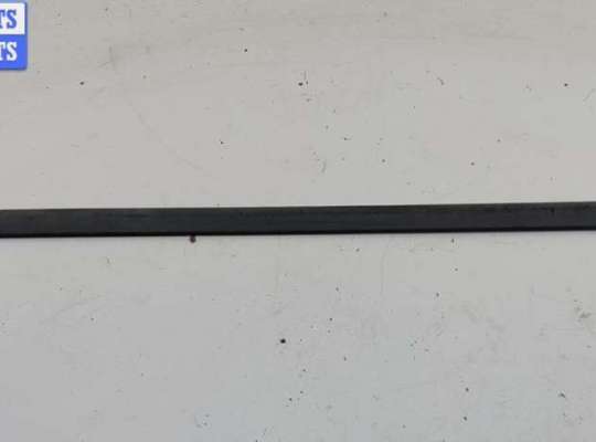 купить Молдинг двери передней левой на Volkswagen Passat B5