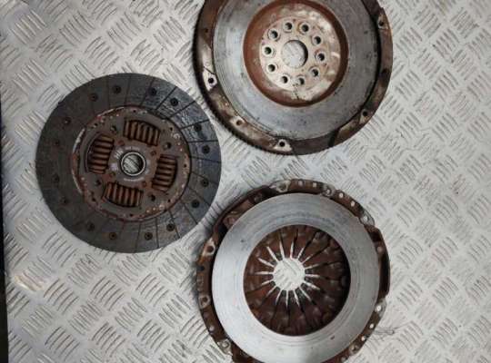 Маховик на Opel Zafira A