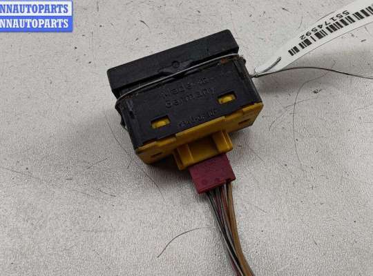 купить Кнопка стеклоподъемника переднего левого на BMW 3 E36 (1991-2000)