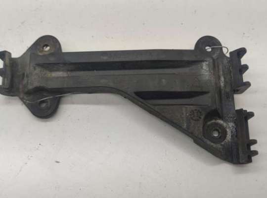 купить Кронштейн бампера переднего на Audi A6 C4 (1994-1997)