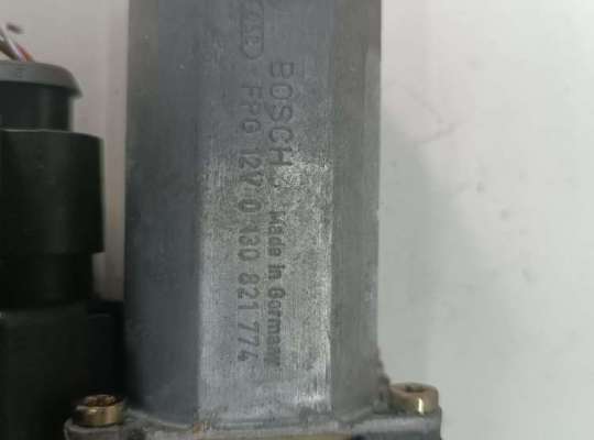 купить Моторчик стеклоподъемника передний правый на Audi A6 C5 (1997-2005)