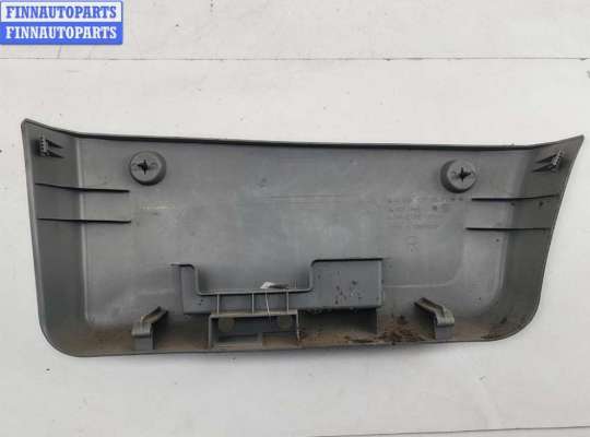 купить Обшивка двери передней правой (дверная карта) на Volkswagen Crafter