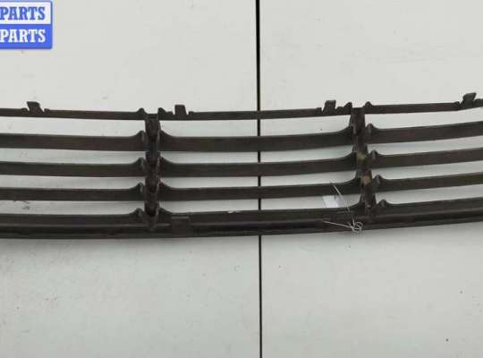 купить Решётка (заглушка) в бампер на Volkswagen Passat B5+ (GP)