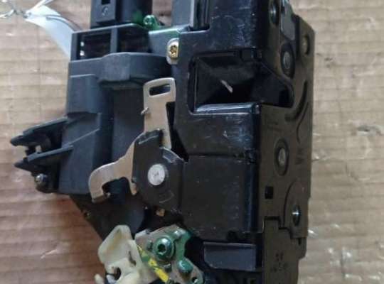 купить Замок двери передней левой на Volkswagen Golf-4